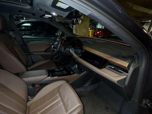 Used 2025 Audi Q6 e-tron Prestige AWD/4WD image 17