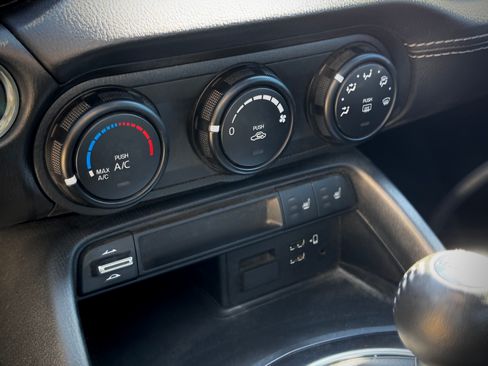Used 2022 MAZDA MX-5 Miata Club RWD image 20