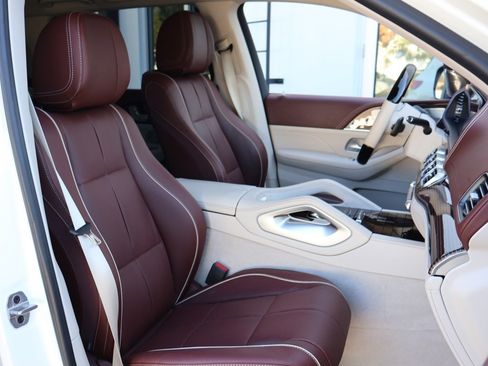 Used 2023 Mercedes-Benz Maybach GLS 600 4MATIC image 14