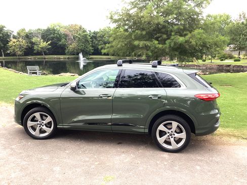 Used 2025 Audi Q5 Premium Plus AWD/4WD image 1