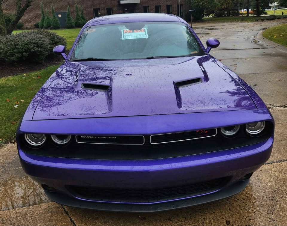 Used 2016 Dodge Challenger R/T RWD image 4