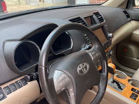 Used 2010 Toyota Highlander Limited w/ Extra Value Pkg 3 AWD/4WD image 6