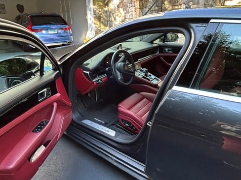 Used 2022 Porsche Panamera 4S w/ Premium Package image 17