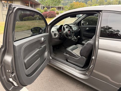 Used 2013 FIAT 500 Turbo w/ Beats Audio Pkg FWD image 11