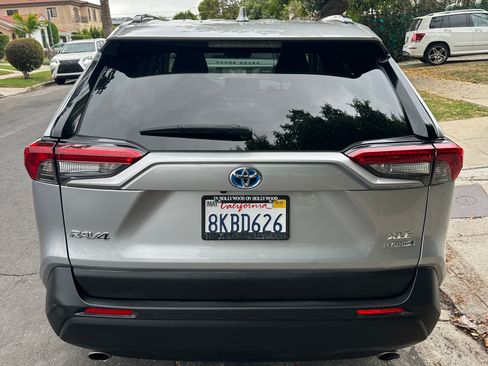 Used 2019 Toyota RAV4 XLE w/ Carpet Mat Package image 5