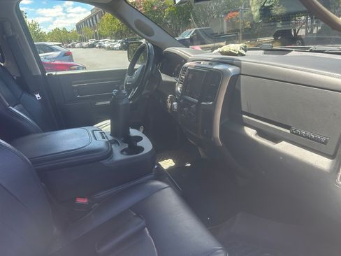 Used 2019 RAM 1500 Laramie AWD/4WD image 12