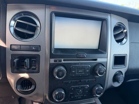 Used 2015 Ford Expedition EL XLT w/ Equipment Group 202A image 8