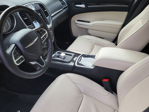 Used 2017 Chrysler 300 C w/ Safetytec Plus Group image 8