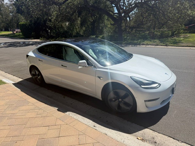 Used 2018 Tesla Model 3 Mid Range RWD image 10
