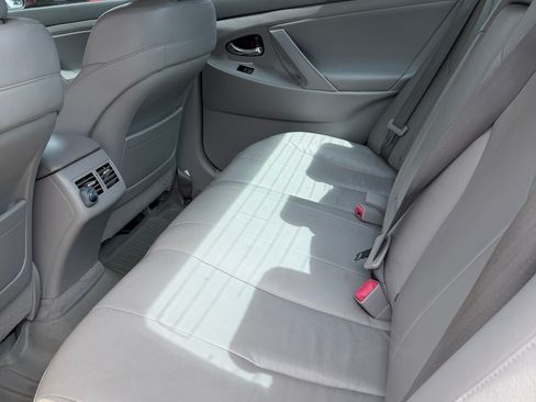Used 2008 Toyota Camry Hybrid w/ Upgrade Pkg w/ Navigation FWD image 2