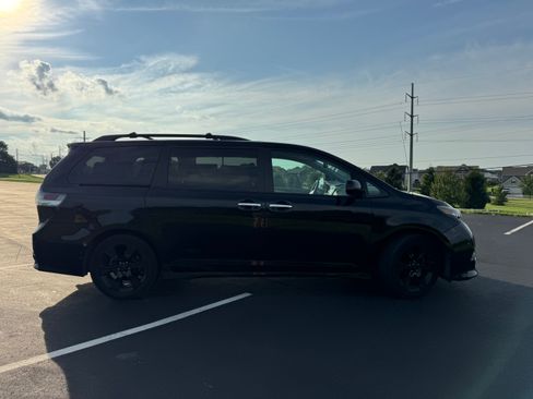 Used 2014 Toyota Sienna SE w/ SE Premium Package w/Entune FWD image 6