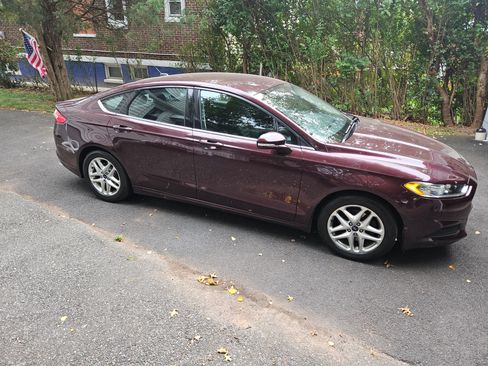 Used 2013 Ford Fusion SE image 4