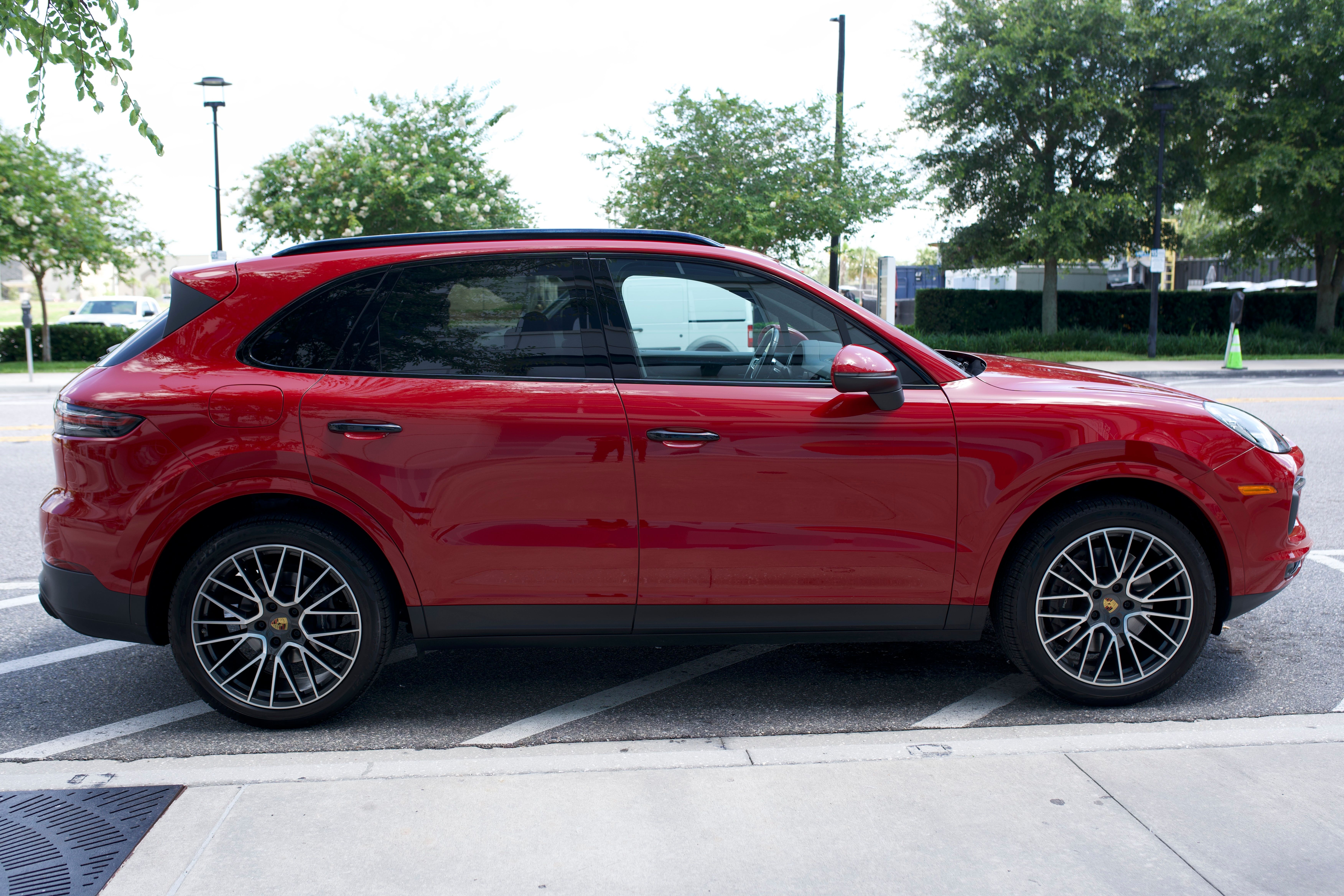 Used 2021 Porsche Cayenne w/ Premium Package AWD/4WD image 5