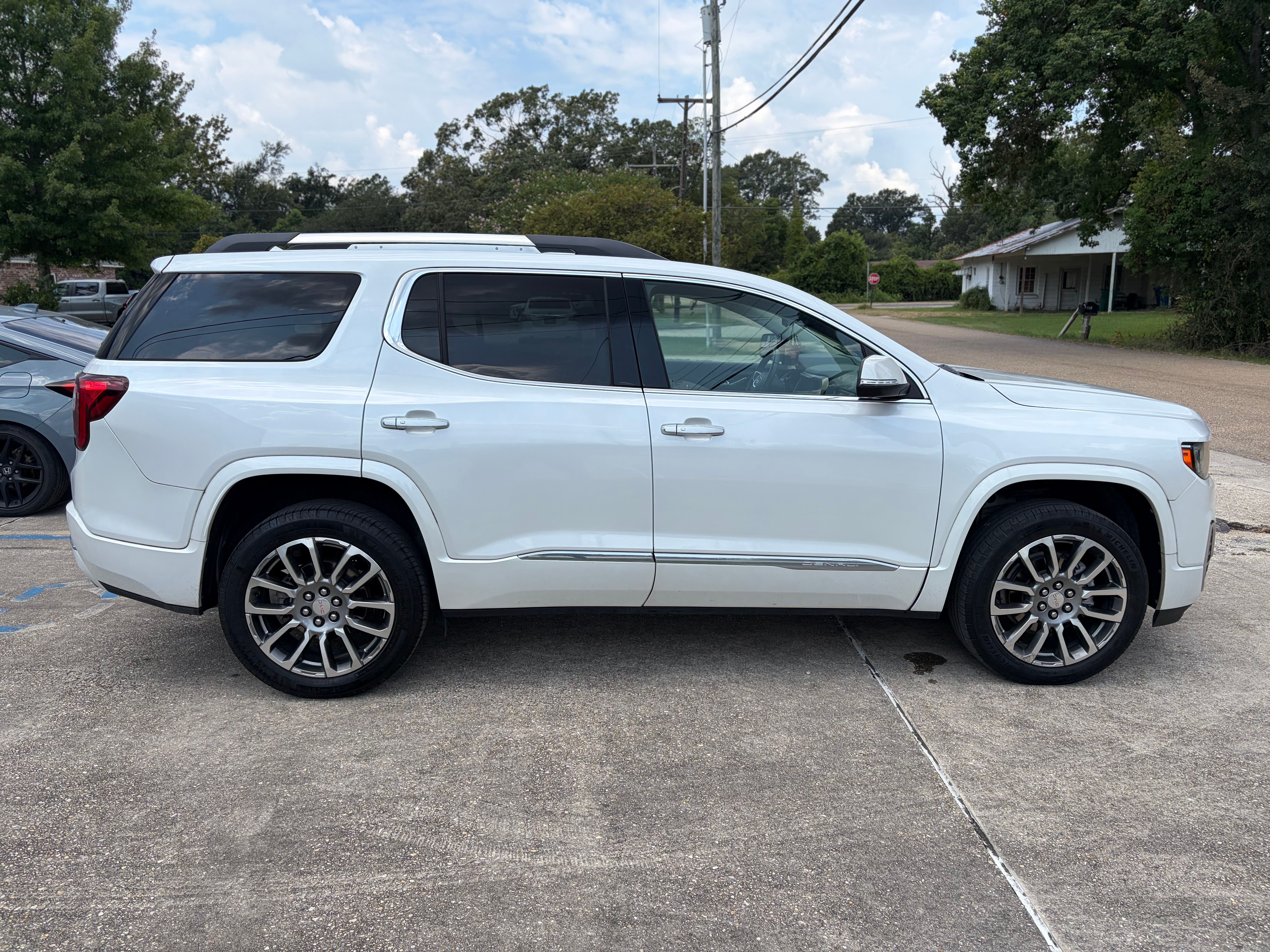 Used 2022 GMC Acadia Denali w/ Denali Ultimate Package FWD image 8