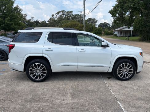 Used 2022 GMC Acadia Denali w/ Denali Ultimate Package FWD image 8