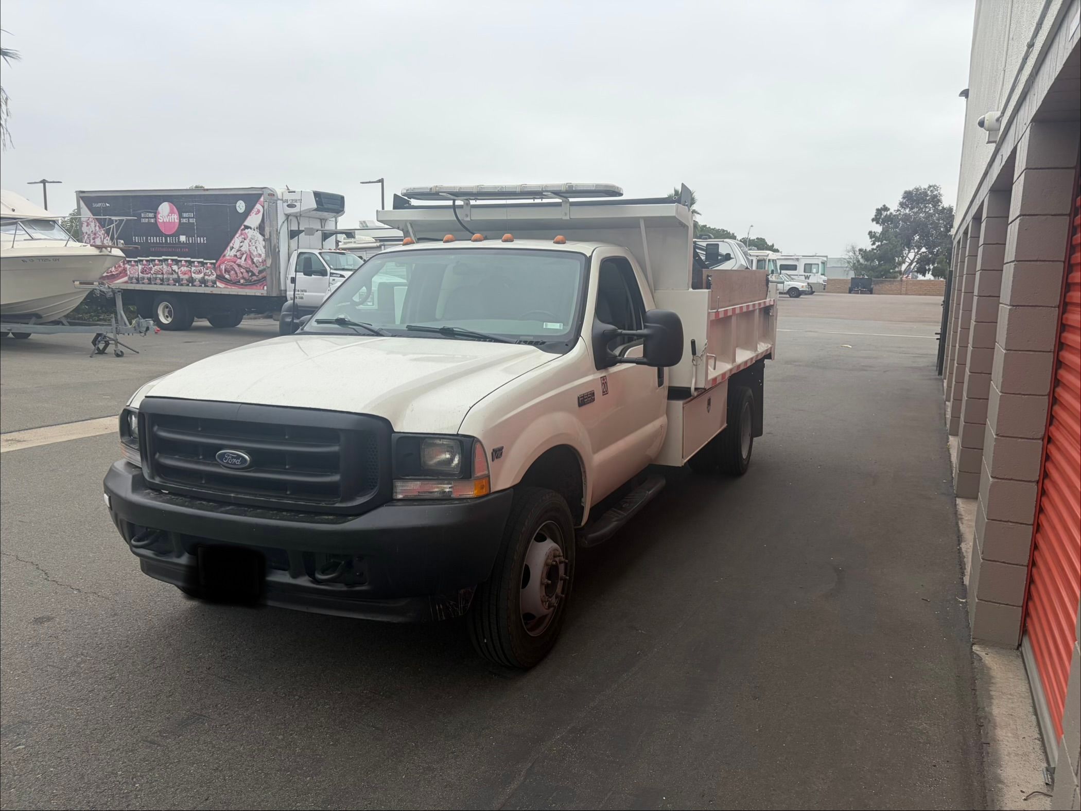 Used 2002 Ford F550 2WD Regular Cab Super Duty image 2