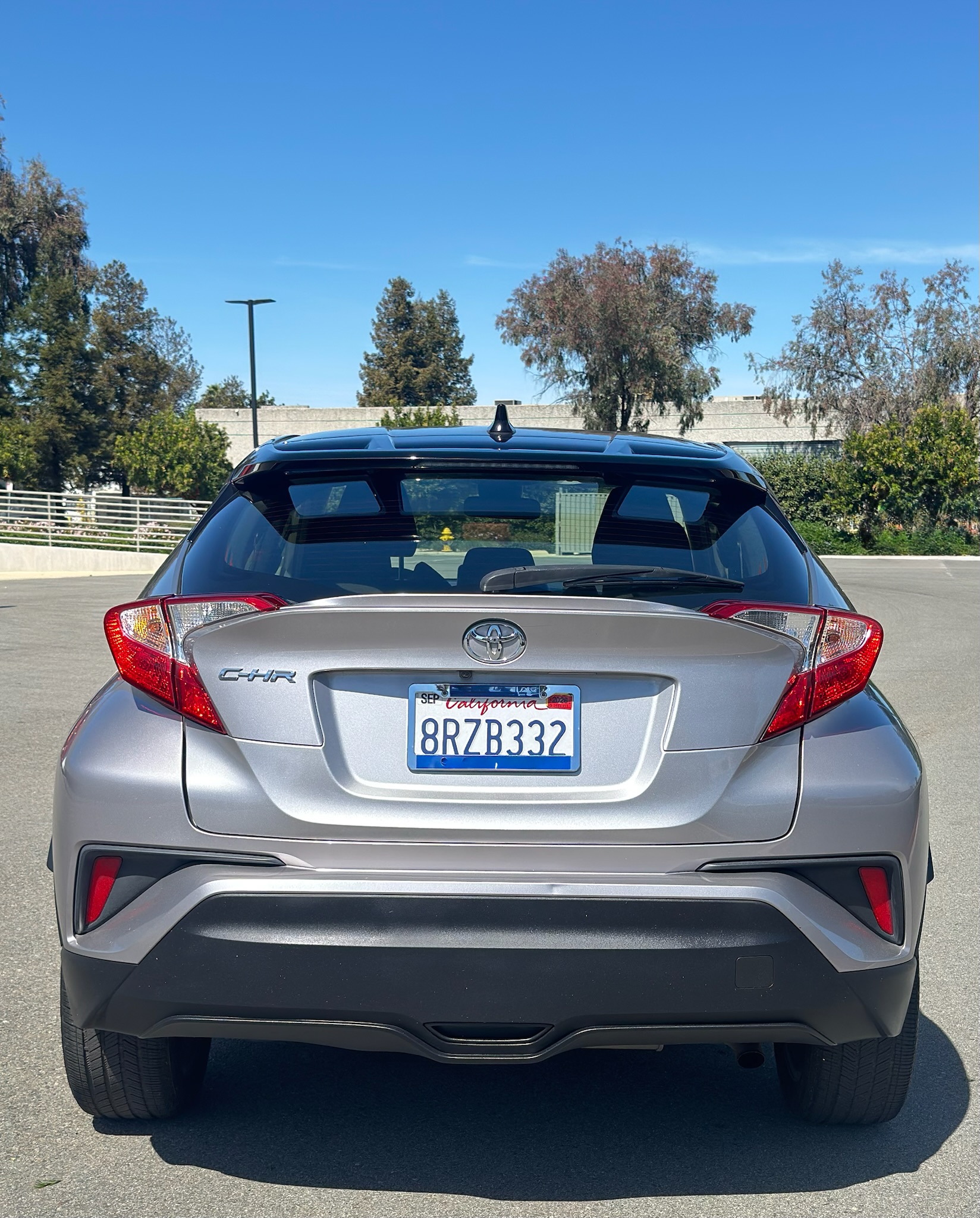 Used 2020 Toyota C-HR XLE FWD image 4