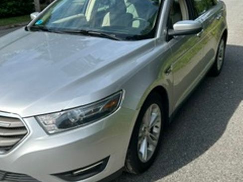Used 2015 Ford Taurus SEL FWD image 1