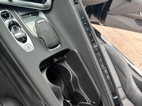 Used 2022 Chevrolet Corvette Stingray Coupe w/ Z51 Performance Package image 12