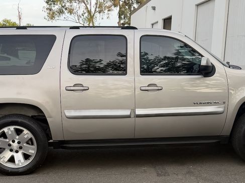 Used 2007 GMC Yukon XL SLT w/ SLT Preferred Equipment Group RWD image 5