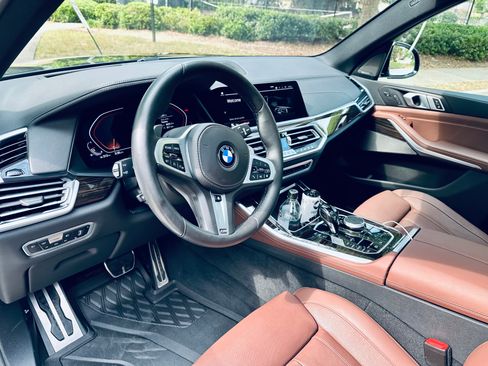 Used 2021 BMW X5 xDrive40i w/ M Sport Package AWD/4WD image 6