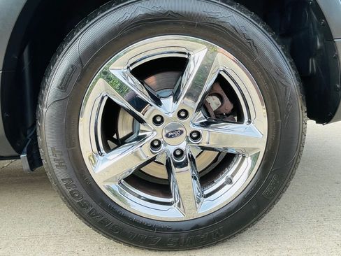 Used 2018 Ford Explorer XLT w/ Equipment Group 201A image 23