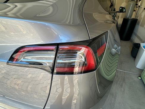 Used 2025 Tesla Model Y Long Range RWD image 15