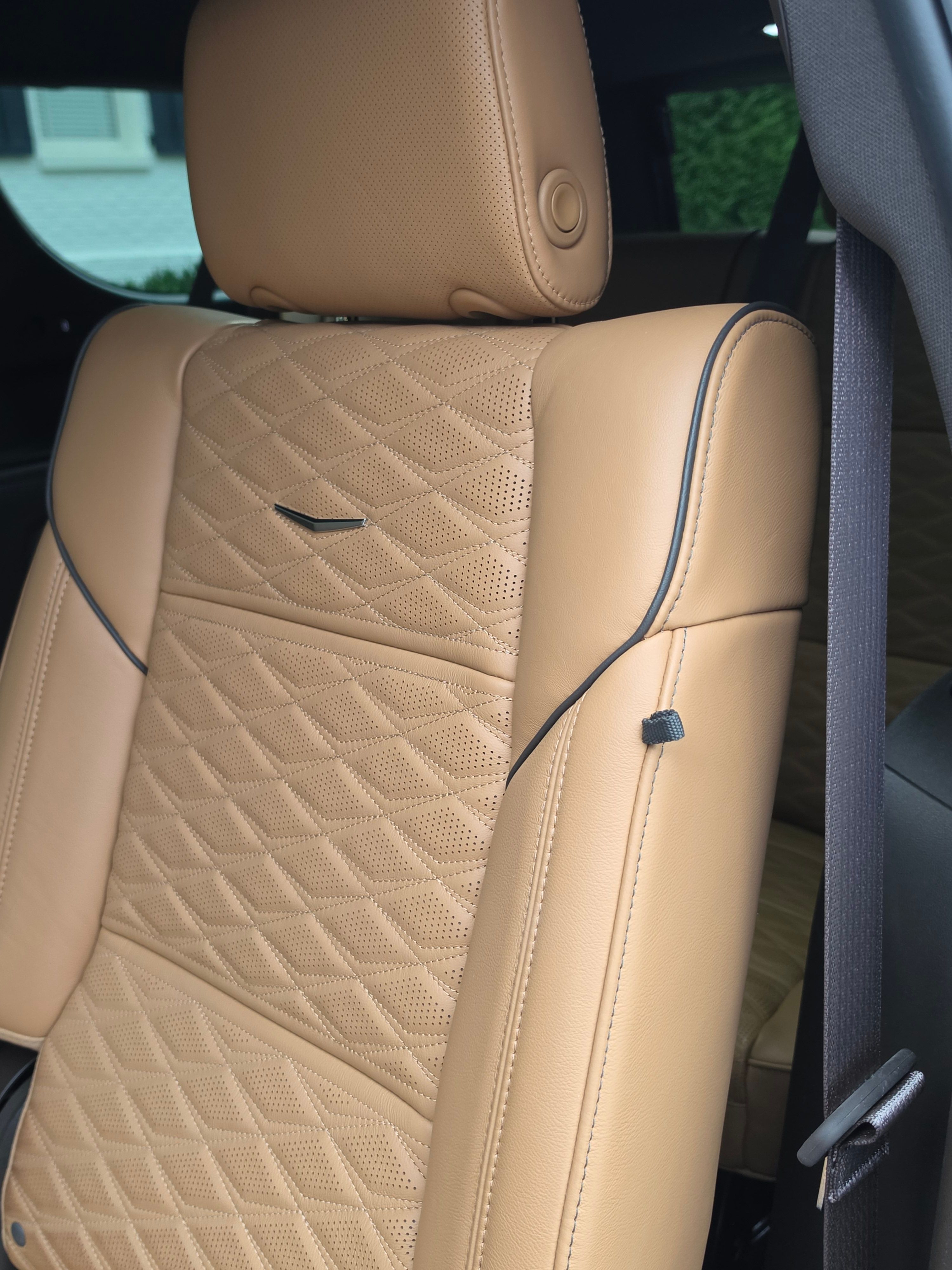 Used 2024 Cadillac Escalade ESV Premium Luxury w/ Performance Package AWD/4WD image 5