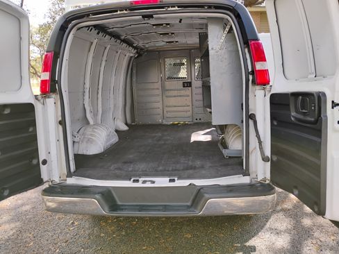 Used 2019 Chevrolet Express 3500 w/ Driver Convenience Package image 8