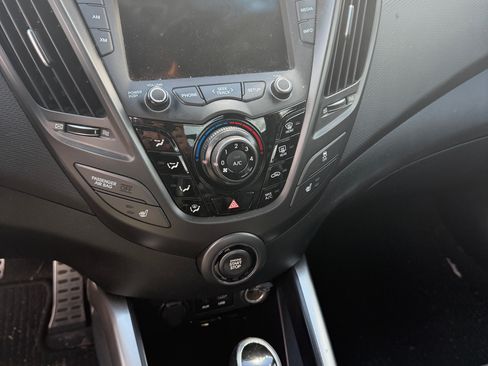 Used 2016 Hyundai Veloster Turbo FWD image 9