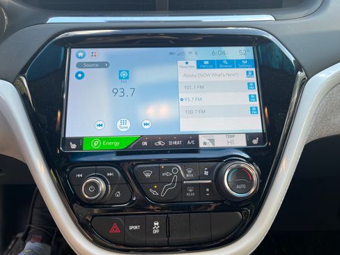 Used 2020 Chevrolet Bolt LT FWD image 11