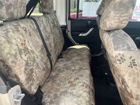 Used 2016 Jeep Wrangler Unlimited Rubicon w/ Max Tow Package image 6