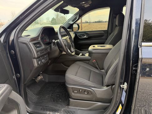 Used 2021 Chevrolet Suburban LS w/ Driver Alert Package image 9