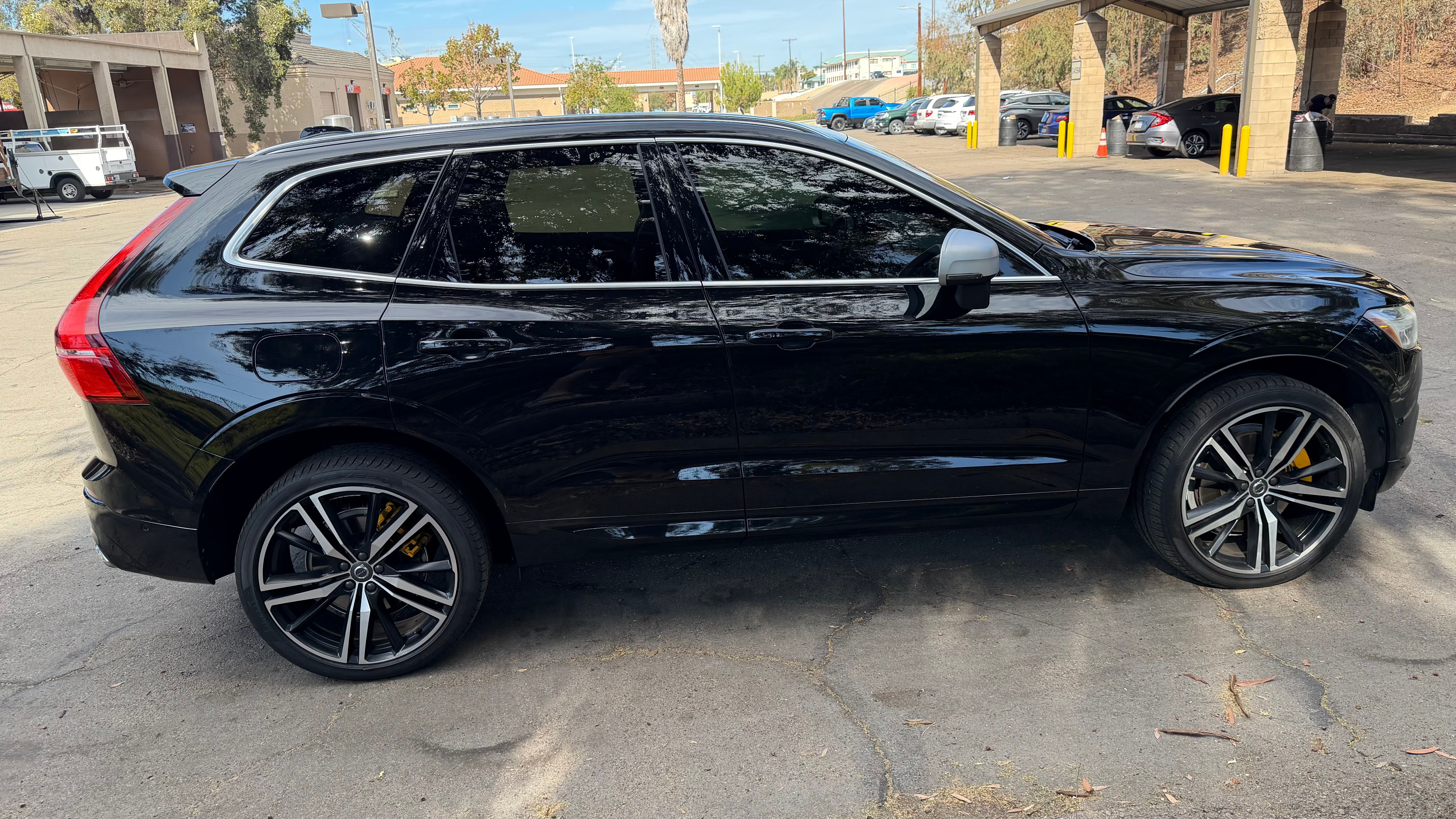 Used 2019 Volvo XC60 T8 R-Design w/ Advanced Package AWD/4WD image 6