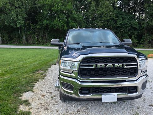 Used 2021 RAM 3500 Tradesman w/ Chrome Appearance Group AWD/4WD image 4