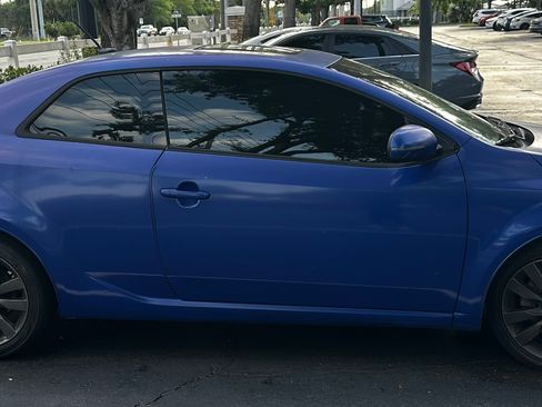 Used 2011 Kia Forte Koup SX FWD image 2