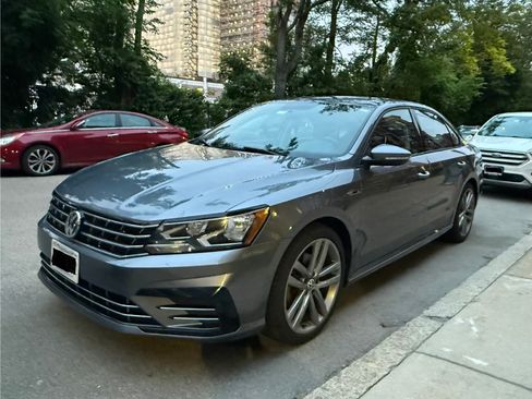 Used 2018 Volkswagen Passat 2.0T R-Line FWD image 2
