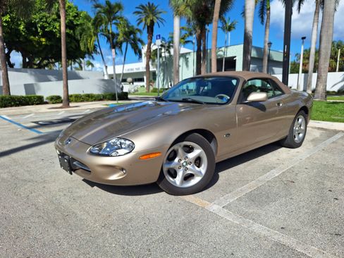 Used 2000 Jaguar XK8 Convertible image 26