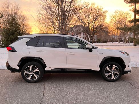 Used 2021 Toyota RAV4 SE w/ Weather & Moonroof Package image 2