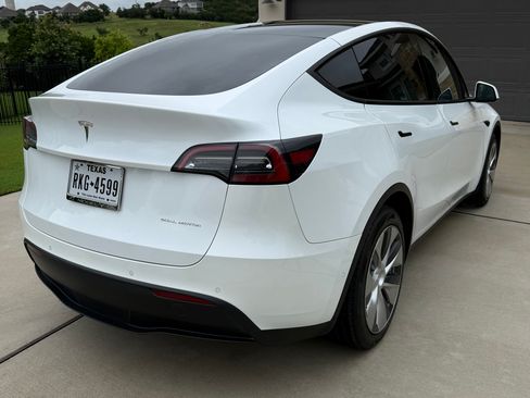 Used 2022 Tesla Model Y Long Range AWD/4WD image 6