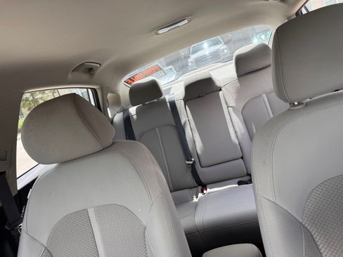 Used 2018 Kia Optima LX w/ 17" Alloy Wheels Package FWD image 8