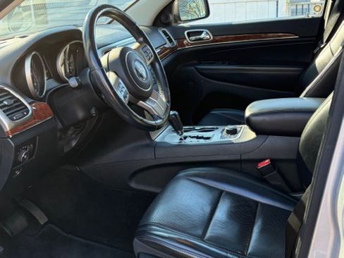 Used 2011 Jeep Grand Cherokee Limited w/ Trailer Tow Group IV image 8