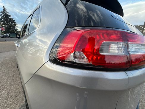 Used 2018 Jeep Cherokee Latitude image 9