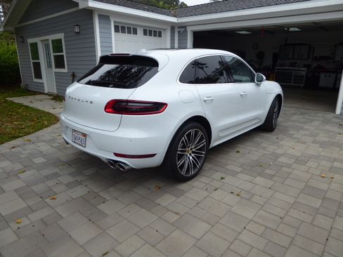 Used 2017 Porsche Macan Turbo image 6
