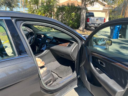 Used 2019 Ford Taurus Limited image 8