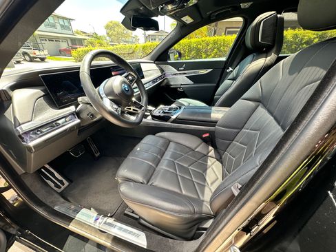 Used 2023 BMW i7 xDrive60 image 5