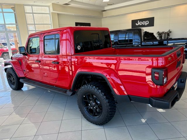 Used 2025 Jeep Gladiator Sport AWD/4WD image 2