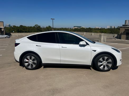 Used 2021 Tesla Model Y Long Range image 6