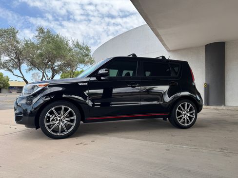 Used 2017 Kia Soul ! image 5