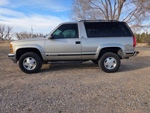 Used 1999 Chevrolet Tahoe 4WD 2-Door w/ Preferred Equipment Group image 1